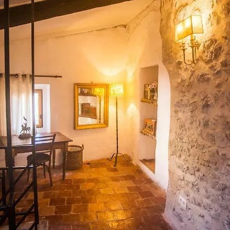 Maison Bacchus بيت للعطل